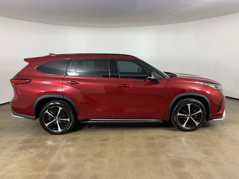 Used 2021 Toyota Highlander XSE AWD/4WD image 7