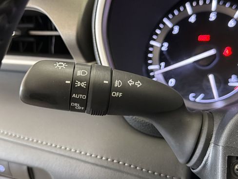Used 2022 Toyota Highlander XLE AWD/4WD image 41