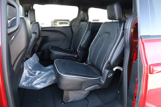 New 2026 Chrysler Pacifica Limited w/ S Appearance Package AWD/4WD image 17