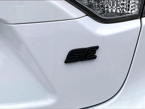 Used 2022 Toyota Corolla SE image 9