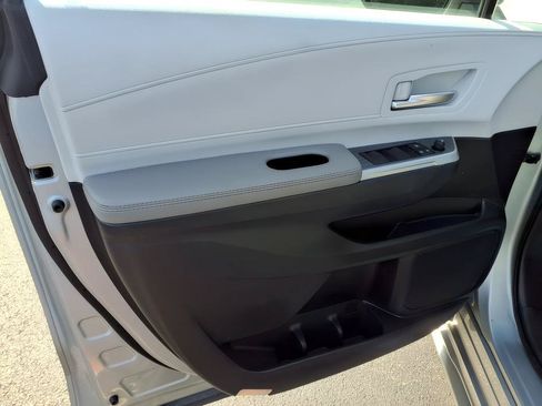 Used 2025 Toyota Sienna XLE FWD image 19