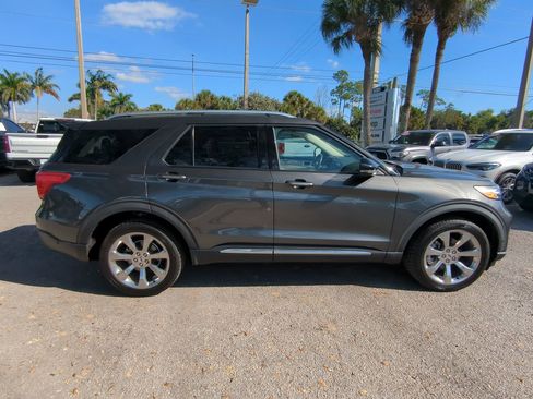Used 2020 Ford Explorer Platinum w/ Premium Technology Package image 4