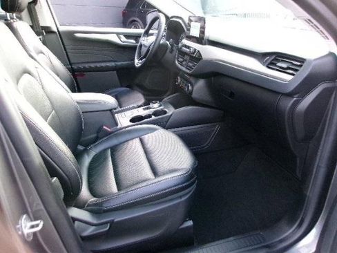 Certified 2022 Ford Escape SEL image 3