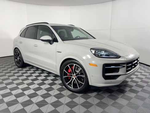 Used 2026 Porsche Cayenne S image 7