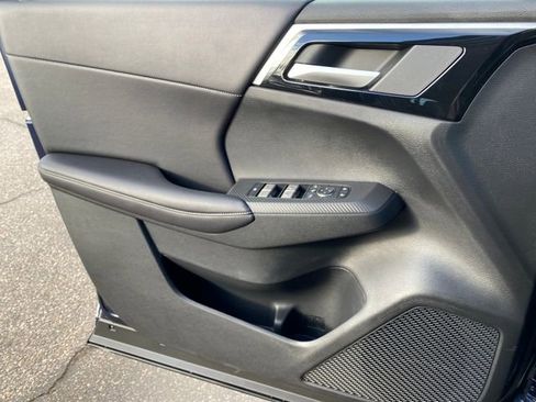 New 2025 Mitsubishi Outlander SE image 13