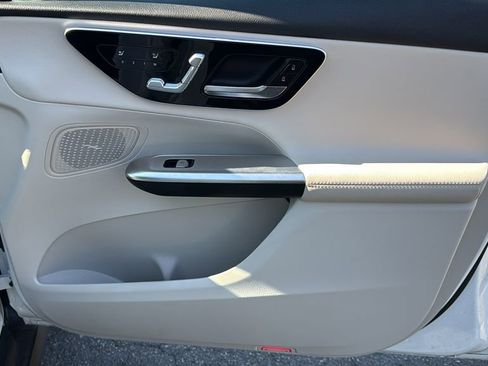 Used 2025 Mercedes-Benz GLC 300 image 14