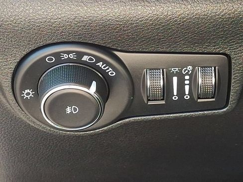 Used 2022 Jeep Compass Latitude w/ Sun and Sound Group AWD/4WD image 28