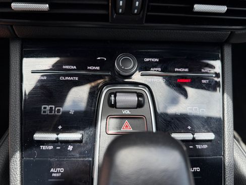 Used 2022 Porsche Cayenne AWD/4WD image 13