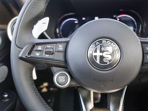 New 2025 Alfa Romeo Giulia Base image 12