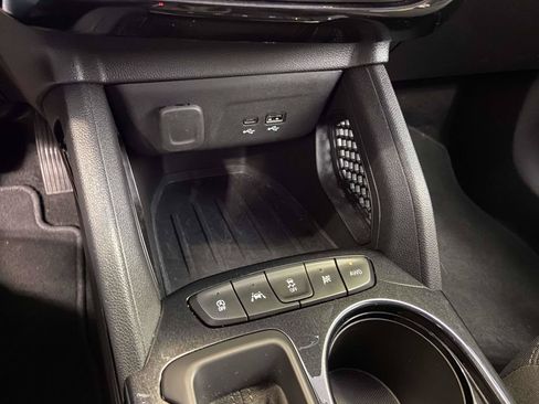 Used 2025 Chevrolet TrailBlazer LT AWD/4WD image 24