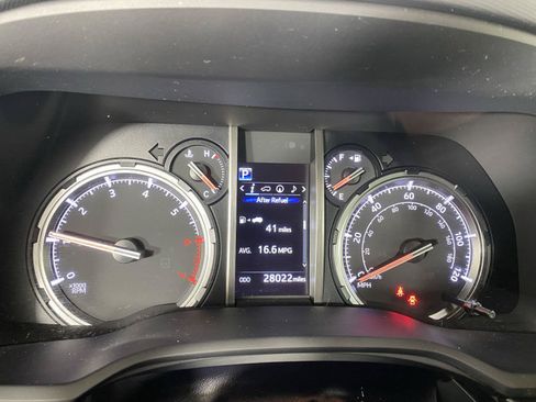 Used 2023 Toyota 4Runner TRD Off-Road Premium w/ Moonroof Package AWD/4WD image 10