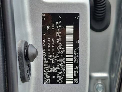 Used 2023 Toyota Highlander LE image 34