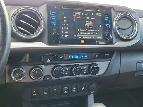 Used 2018 Toyota Tacoma TRD Sport AWD/4WD image 23