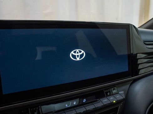 Used 2025 Toyota Camry XSE image 13