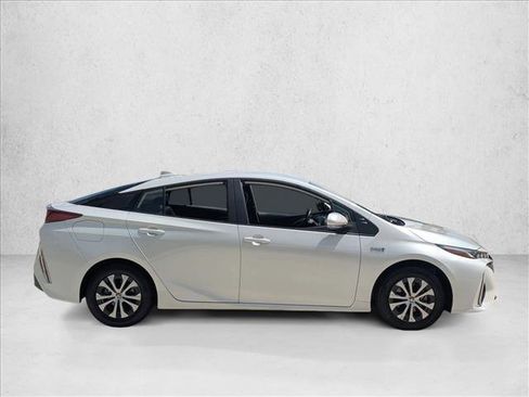 Certified 2022 Toyota Prius Prime XLE FWD image 4