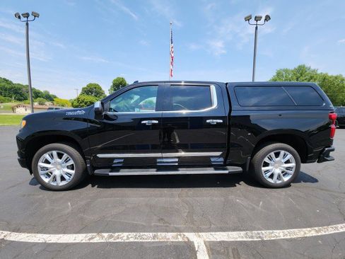 Used 2024 Chevrolet Silverado 1500 High Country w/ High Country Premium Package AWD/4WD image 2