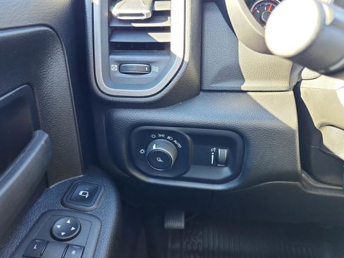 Used 2024 RAM 3500 Tradesman w/ Chrome Appearance Group image 21