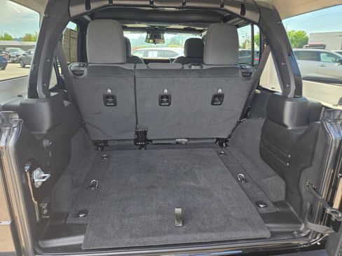 Used 2026 Jeep Wrangler Unlimited Rubicon AWD/4WD image 14
