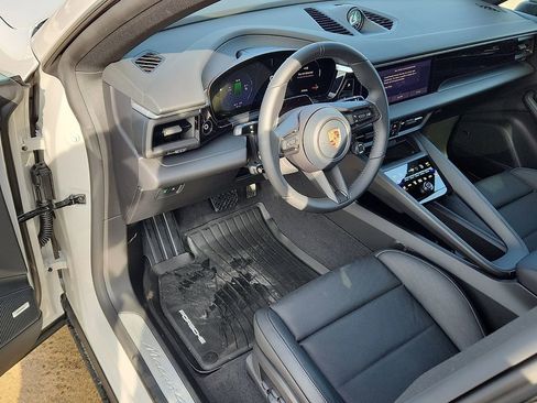 New 2026 Porsche Macan 4 Electric image 4