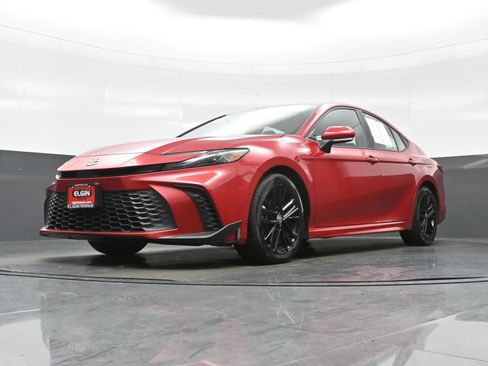 Used 2025 Toyota Camry SE FWD image 28