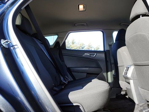 Used 2025 Kia Sportage LX image 35