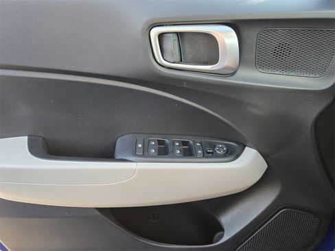 Certified 2025 Hyundai Venue SEL image 31