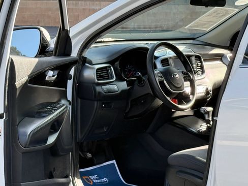 Used 2020 Kia Sorento FWD V6 image 9
