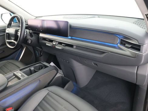 Used 2024 Kia EV9 Land image 27