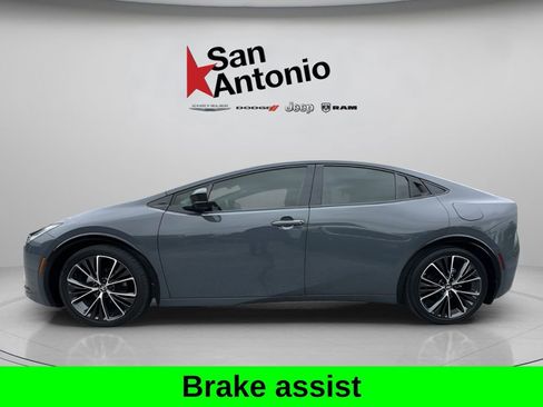 Used 2023 Toyota Prius XLE FWD image 5