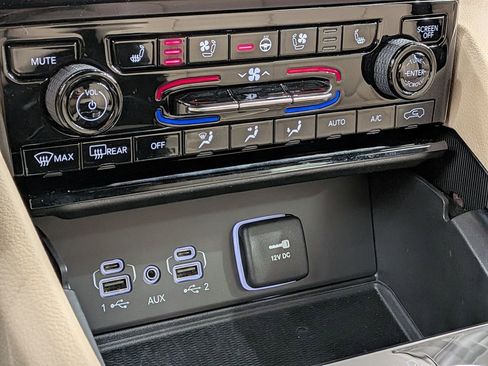 Used 2024 Jeep Grand Cherokee Limited w/ Luxury Tech Group II image 25