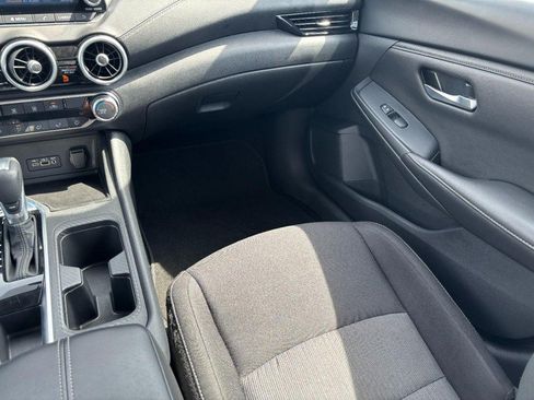 Used 2025 Nissan Sentra SV FWD image 17