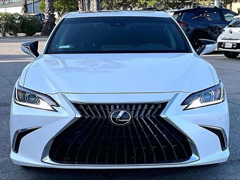 Used 2025 Lexus ES 300h w/ Premium Package FWD image 2