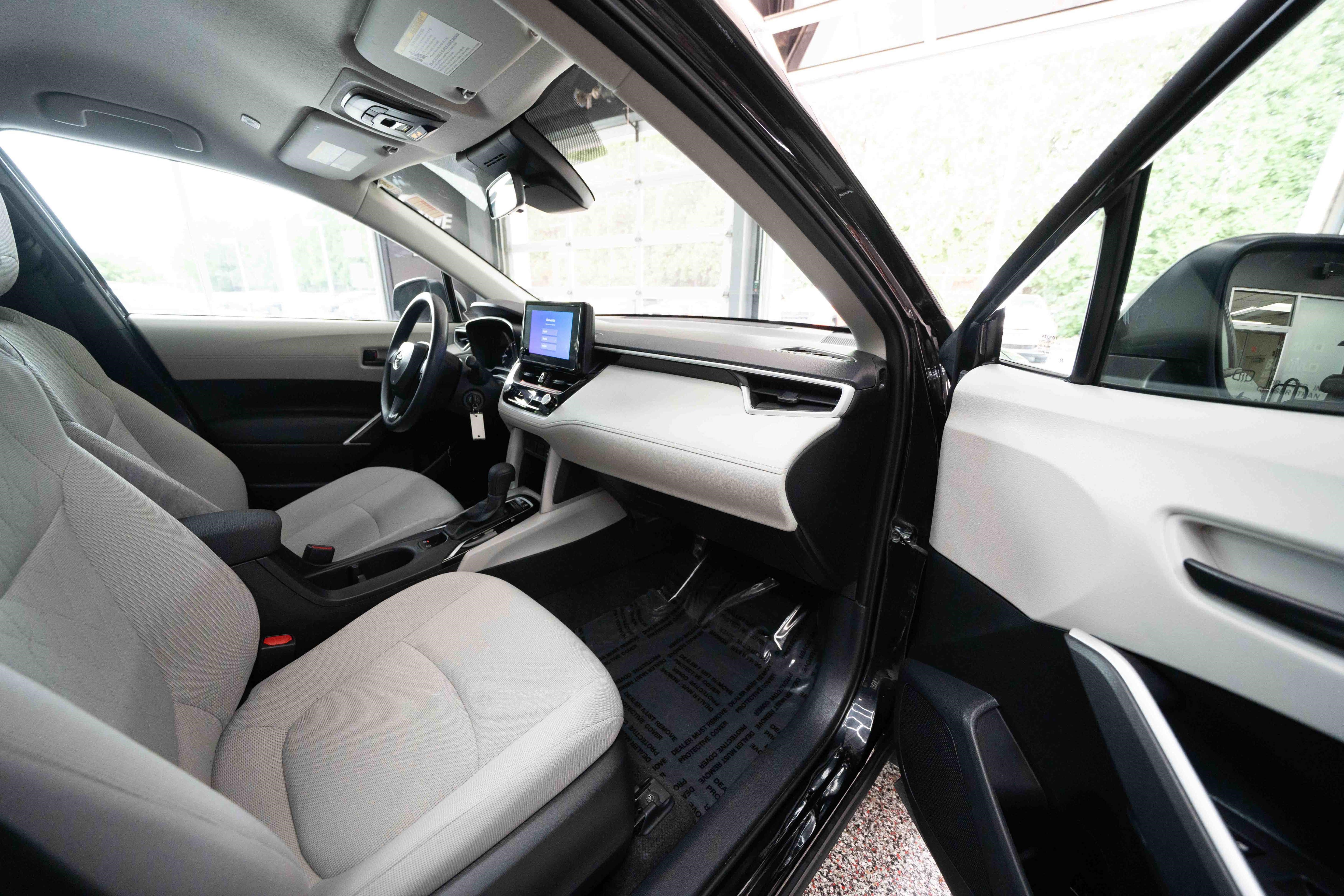 Used 2025 Toyota Corolla Cross L AWD/4WD image 26
