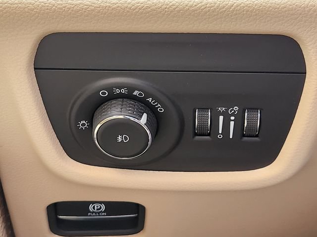 New 2026 Jeep Grand Cherokee Limited w/ Limited Altitude Package RWD image 16