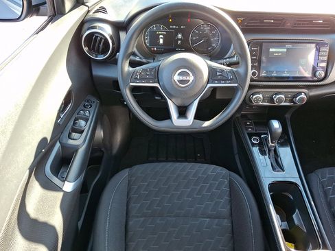 Used 2023 Nissan Kicks SV image 12