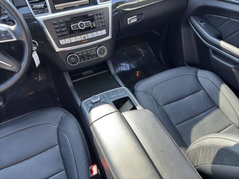 Used 2015 Mercedes-Benz GL 550 4MATIC w/ Accessory Chrome Package image 33