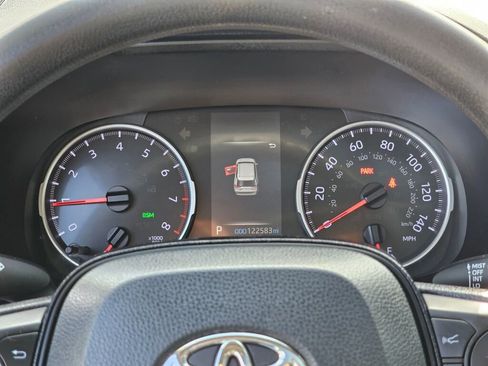 Used 2019 Toyota RAV4 XLE AWD/4WD image 23