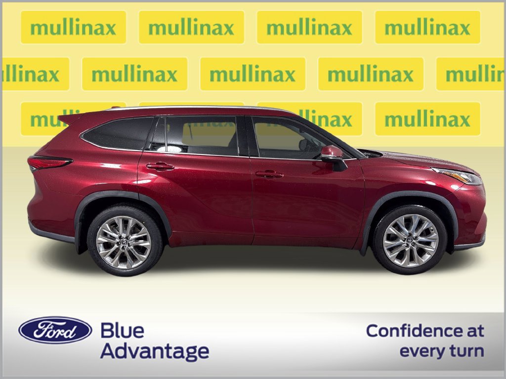 Used 2023 Toyota Highlander Limited AWD/4WD image 2