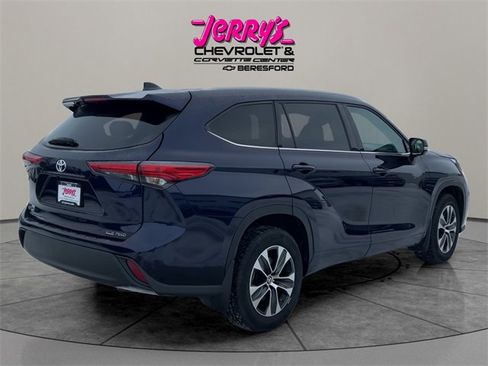 Used 2022 Toyota Highlander XLE image 5