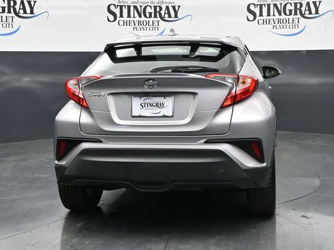 Used 2019 Toyota C-HR XLE FWD image 6