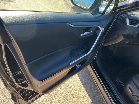 Used 2025 Toyota RAV4 XLE image 14