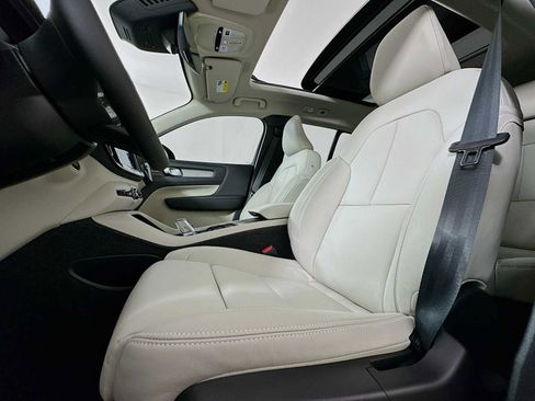 New 2026 Volvo XC40 B5 Ultra w/ Climate Package image 19