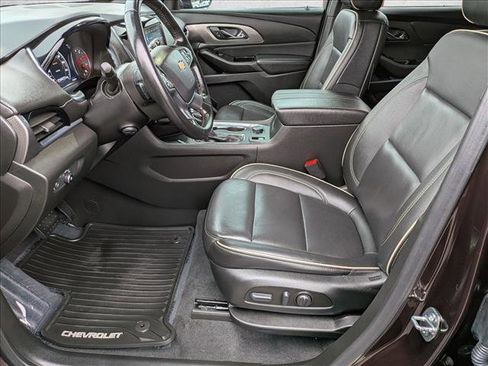 Used 2023 Chevrolet Traverse Premier image 14