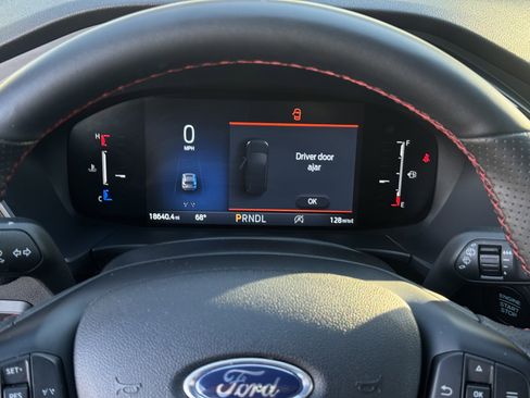 Certified 2025 Ford Escape ST-Line image 17