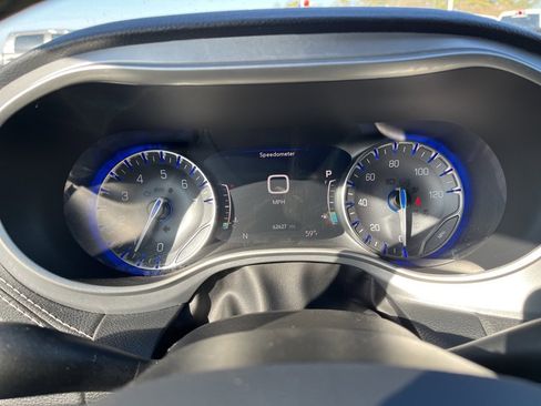 Used 2021 Chrysler Pacifica Touring-L w/ Uconnect Theater Family Group image 20