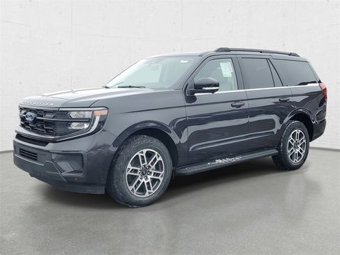 New 2026 Ford Expedition Active image 4