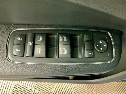Used 2016 Chrysler 300 S RWD image 14