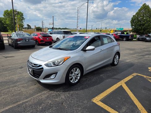 Used 2015 Hyundai Elantra GT FWD image 3