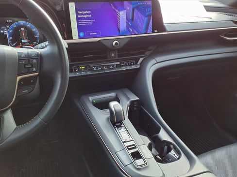 Used 2023 Toyota Crown Platinum image 8