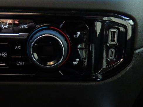 Used 2025 Chevrolet Silverado 2500 LT w/ Safety Package image 33